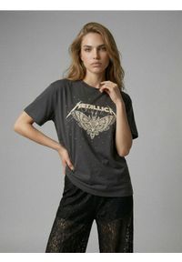 Sinsay - Bawełniana koszulka z nadrukiem Metallica - szary. Kolor: szary. Materiał: bawełna. Wzór: nadruk #1