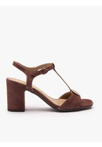 Ryłko - Ciemnobrązowe sandały T-bar z ozdobą. Zapięcie: sprzączka. Kolor: brązowy. Materiał: skóra, welur. Wzór: aplikacja. Obcas: na obcasie. Styl: street, elegancki. Wysokość obcasa: średni #1