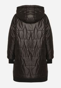 Born2be - Czarna Pikowana Kurtka Przejściowa z Kapturem i Ściągaczami Fesarena. Okazja: na co dzień. Typ kołnierza: kaptur. Kolor: czarny. Materiał: dzianina, jeans. Styl: casual, sportowy #6