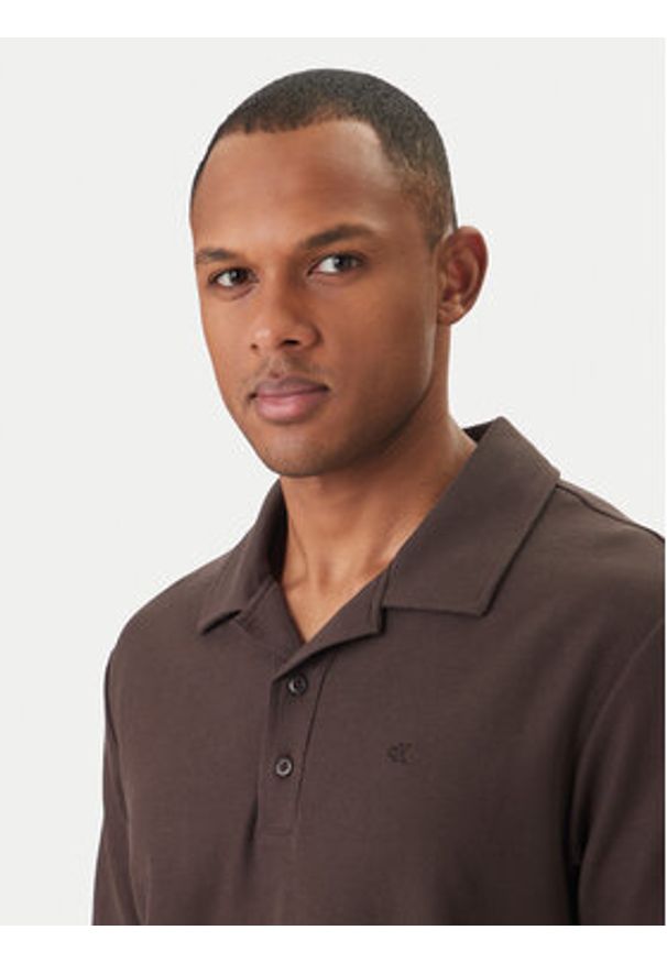 Calvin Klein Jeans Polo Easy Micro Waffle LV04RF205G Brązowy Regular Fit. Typ kołnierza: polo. Kolor: brązowy. Materiał: bawełna