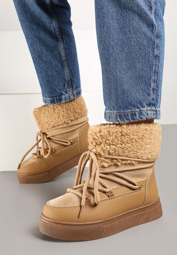 Renee - Brązowe Śniegowce Futerkowe na Platformie ze Sznurowaną Cholewką Izalithia. Kolor: beżowy. Materiał: futro, jeans, wełna. Szerokość cholewki: normalna. Sezon: zima. Obcas: na platformie. Styl: elegancki