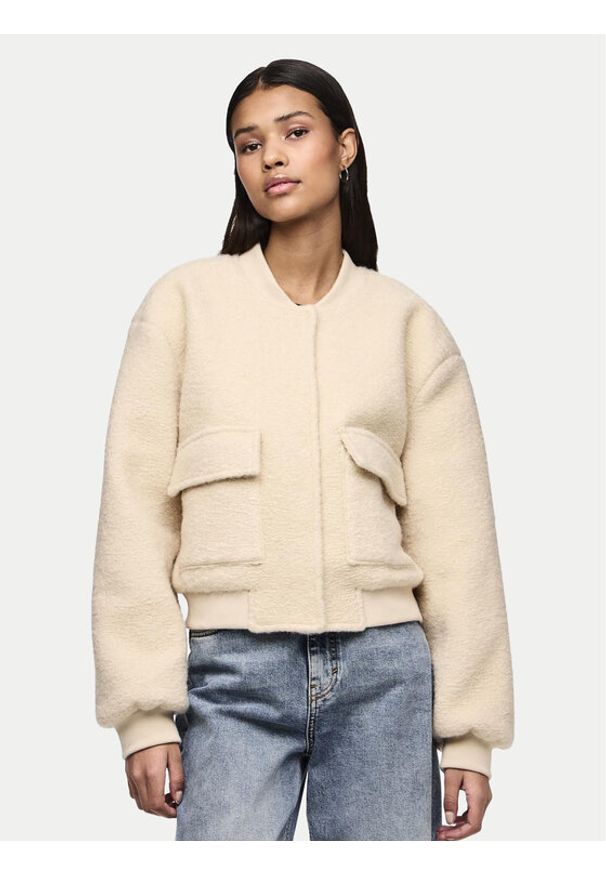 Pieces Kurtka bomber Fully 17152505 Biały Regular Fit. Kolor: biały. Materiał: syntetyk