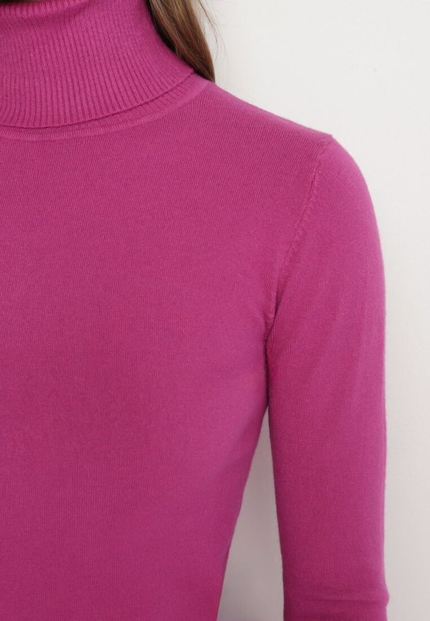 Born2be - Ciemnoróżowy Golf Sweter z Wiskozą i Kaszmirem Zailaya. Okazja: na co dzień. Typ kołnierza: golf. Kolor: fioletowy. Materiał: wiskoza, kaszmir. Styl: casual