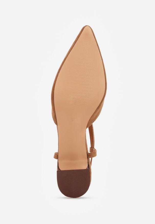 Renee - Jasnobrązowe Czółenka Slingback VICES z Imitacji Zamszu na Klockowym Obcasie Adophaia. Zapięcie: pasek. Kolor: brązowy. Materiał: zamsz. Obcas: na obcasie. Styl: boho, elegancki. Wysokość obcasa: średni