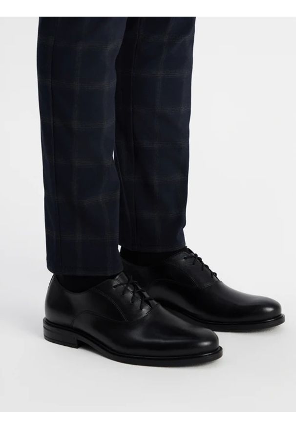 Ryłko - Czarne eleganckie półbuty męskie typu oxfordy. Kolor: czarny. Materiał: skóra. Styl: elegancki
