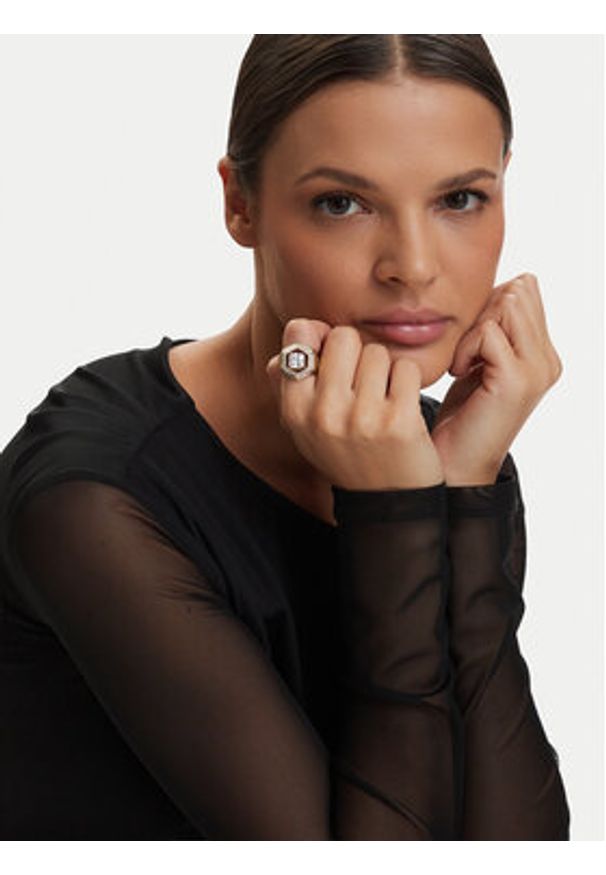 Guess Pierścionek JUBR06 187JW Złoty. Materiał: metalowe. Kolor: złoty