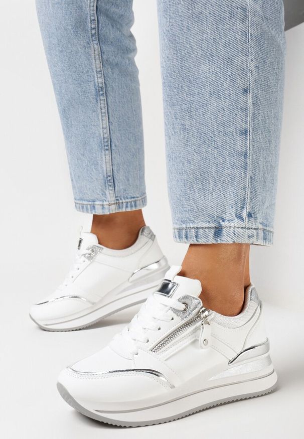 Born2be - Białe Sneakersy na Platformie z Brokatowymi Akcentami Stelavia. Wysokość cholewki: przed kostkę. Kolor: biały. Szerokość cholewki: normalna. Obcas: na platformie