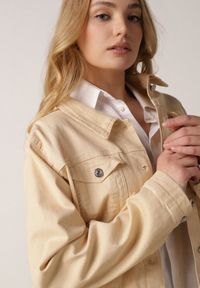 Born2be - Beżowa Bawełniana Kurtka Jeansowa Perimea. Kolor: beżowy. Materiał: bawełna, jeans #8