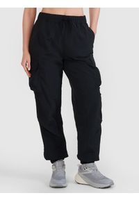 4f - 4F Spodnie casual cargo damskie - czarne XL. Okazja: na co dzień. Kolor: czarny. Materiał: materiał, tkanina, syntetyk. Styl: casual