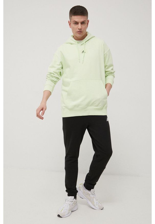 Adidas - adidas bluza bawełniana męska kolor zielony z kapturem gładka. Typ kołnierza: kaptur. Kolor: zielony. Materiał: bawełna. Wzór: gładki