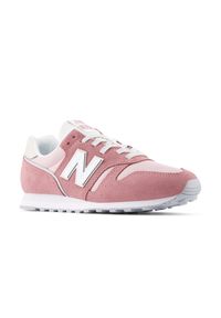 Buty damskie New Balance W3732HO – różowe. Okazja: na co dzień. Kolor: różowy. Materiał: zamsz. Szerokość cholewki: normalna. Model: New Balance 373 #4