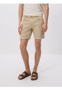 Reserved - Jeansowe szorty slim fit - kremowy. Kolor: kremowy. Materiał: jeans