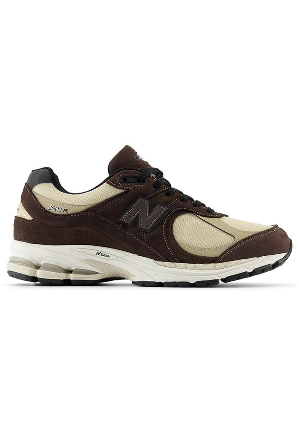 Buty unisex New Balance M2002RXQ – brązowe. Kolor: brązowy. Materiał: skóra, zamsz, guma. Szerokość cholewki: normalna