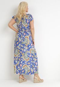 Born2be - Niebieska Rozkloszowana Sukienka Hiszpanka Maxi z Gumkami w Pasie z Bawełny Briyenn. Typ kołnierza: dekolt hiszpanka. Kolor: niebieski. Materiał: bawełna. Wzór: kwiaty. Sezon: wiosna, lato. Długość: maxi #5