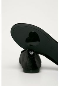 Love Moschino - Baleriny. Nosek buta: okrągły. Kolor: czarny. Materiał: materiał, syntetyk, skóra, guma, zamsz. Szerokość cholewki: normalna. Obcas: na obcasie. Wysokość obcasa: średni, niski #2