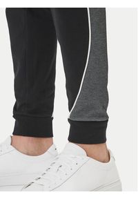 BOSS Spodnie dresowe 50554794 Czarny Regular Fit. Kolor: czarny. Materiał: syntetyk #2
