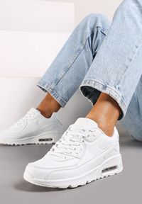 Renee - Białe Casualowe Sneakersy z Przezroczystą Wstawką w Podeszwie Kairithra. Okazja: na co dzień. Kolor: biały. Materiał: jeans #1