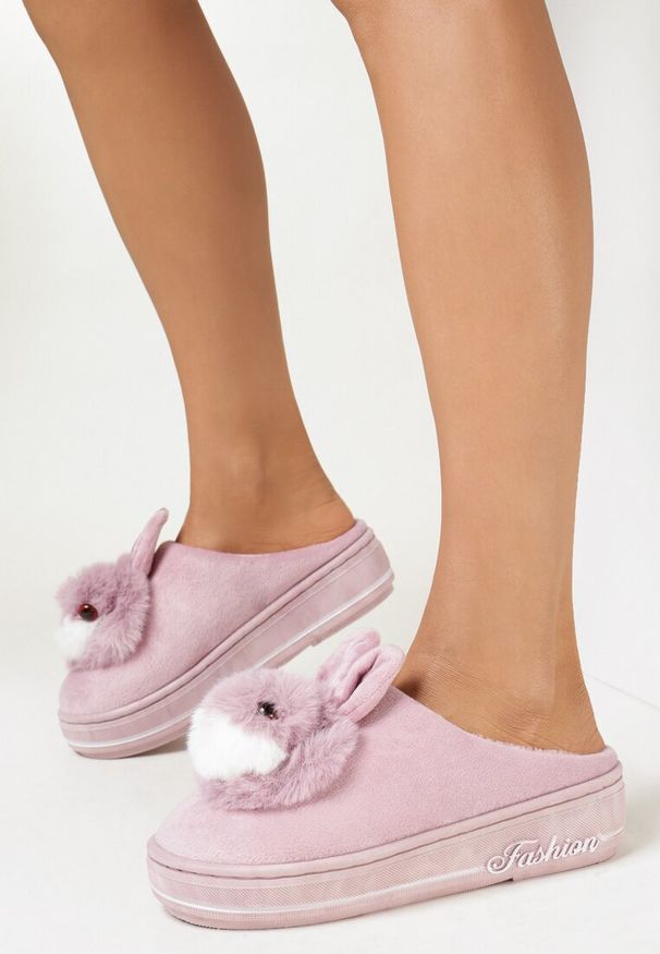 Born2be - Różowe Kapcie na Grubej Podeszwie z Króliczkiem Puppis. Okazja: do domu. Zapięcie: bez zapięcia. Kolor: różowy. Wzór: aplikacja