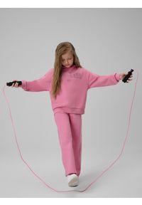 4f - 4F Bluza dresowa loose z kapturem dziewczęca - różowa 146/152 (10-12 lat). Okazja: na co dzień. Typ kołnierza: kaptur. Kolor: różowy. Materiał: dresówka. Wzór: aplikacja. Sezon: lato. Styl: klasyczny, casual #2