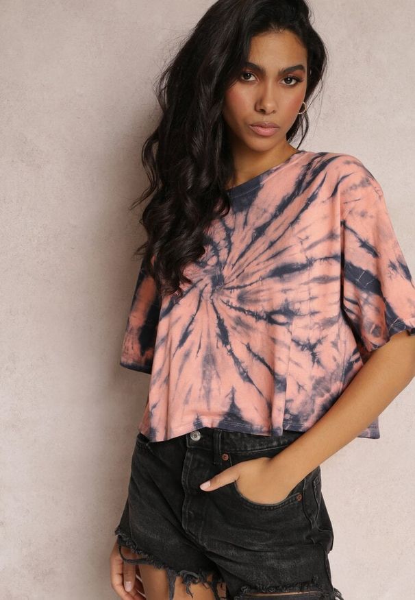 Renee - Różowy Krótki T-shirt z Printem Tie-Dye Lanay. Kolor: różowy. Długość: krótkie. Wzór: nadruk. Sezon: lato