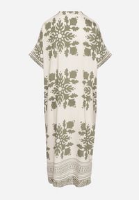 Born2be - Ciemnozielona Sukienka Pudełkowa z Wiskozy z Dekoltem w Serek w Etniczny Wzór Abrellis. Okazja: na co dzień, na spacer. Typ kołnierza: dekolt w serek. Kolor: zielony. Materiał: wiskoza. Długość rękawa: krótki rękaw. Styl: casual, elegancki #4