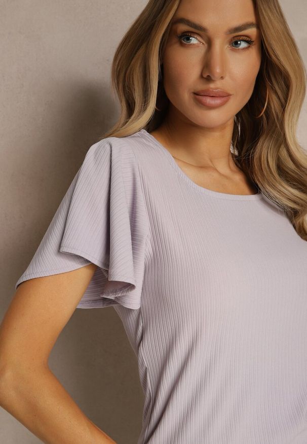 Renee - Jasnofioletowa Bluzka z Rozkloszowanymi Rękawami Sunelva. Okazja: na co dzień. Kolor: fioletowy. Materiał: jeans. Styl: elegancki, casual