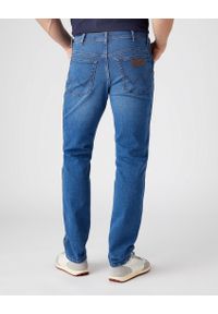 Wrangler - WRANGLER TEXAS SLIM MĘSKIE SPODNIE JENASOWE FLANKER BLUE W12SKG26J