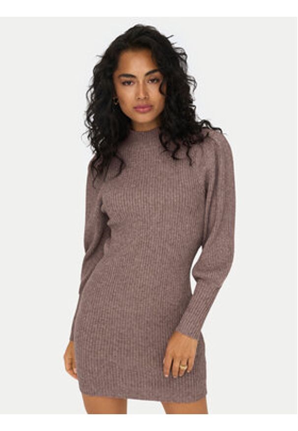 only - ONLY Sukienka dzianinowa Katia 15232502 Brązowy Comfort Fit. Kolor: brązowy. Materiał: syntetyk