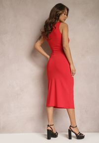 Renee - Czerwona Midi Sukienka Taliowana na Ramiączkach z Marszczeniami Ailear. Okazja: na imprezę. Kolor: czerwony. Długość rękawa: na ramiączkach. Długość: midi