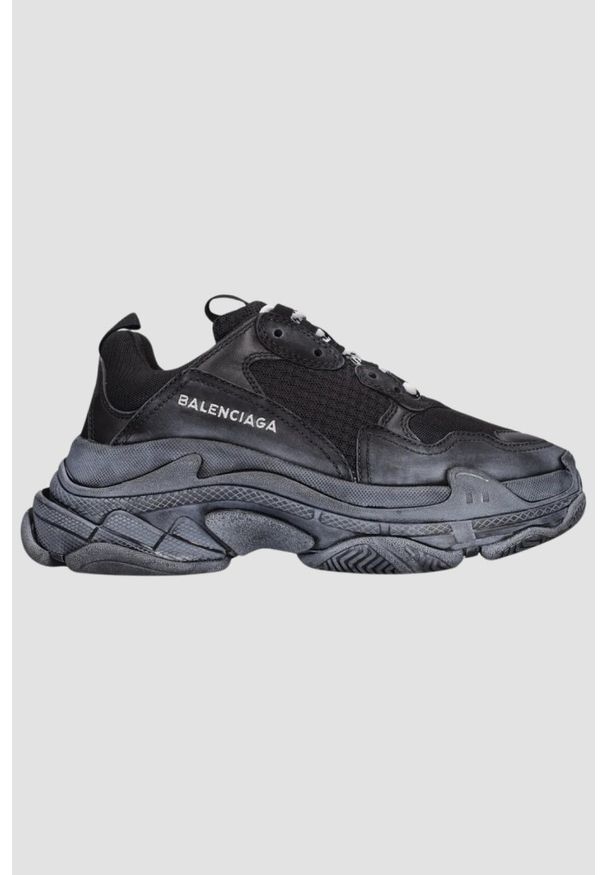 Balenciaga - BALENCIAGA Czarne sneakersy TRIPLE S. Kolor: czarny