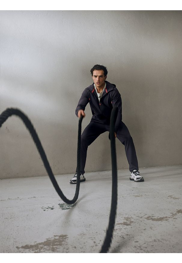 4f - 4F Bluza treningowa regular z kapturem męska - szara S. Okazja: na co dzień. Typ kołnierza: kaptur. Kolor: szary. Materiał: skóra, materiał. Długość rękawa: raglanowy rękaw. Styl: casual, sportowy