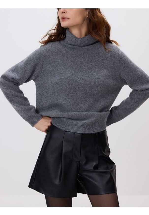 Reserved - Wełniany sweter z golfem - szary. Typ kołnierza: golf. Kolor: szary. Materiał: wełna