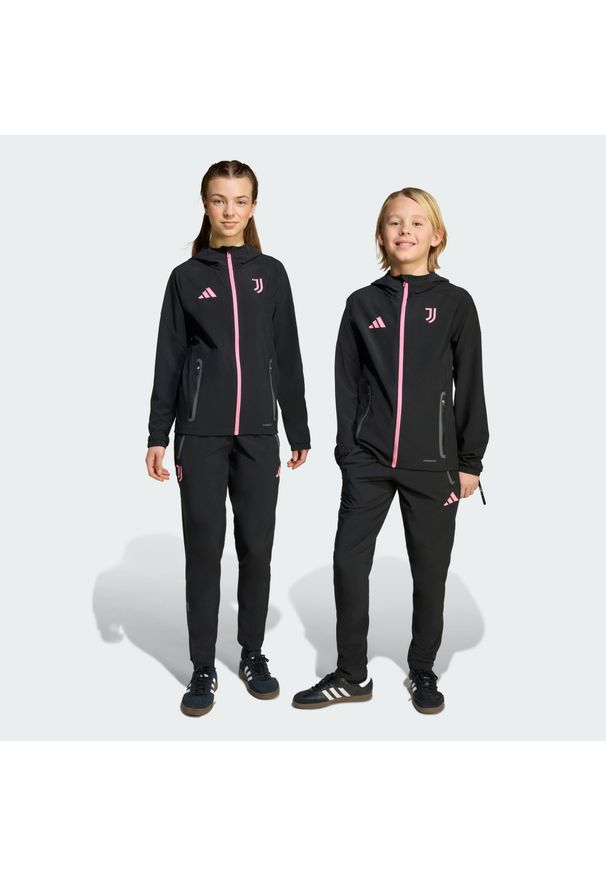 Adidas - Spodnie dla dzieci Juventus Tiro 25 Competition Vis Tech Travel. Kolor: różowy, wielokolorowy, czarny. Sport: piłka nożna