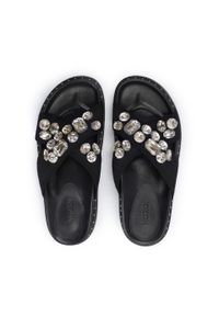 Kazar - Czarne klapki damskie na grubej podeszwie ozdobione cyrkoniami. Kolor: czarny. Materiał: tkanina. Wzór: aplikacja. Sezon: lato. Styl: elegancki #7