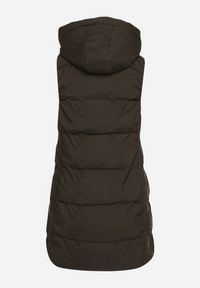 Born2be - Ciemnozielona Pikowana Kamizelka z Odpinanym Kapturem Mavalie. Kolor: zielony. Materiał: jeans. Wzór: aplikacja. Styl: elegancki #3