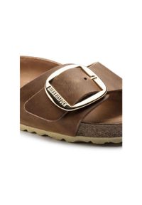 Birkenstock Madrid Koniakowe Kapcie Z Dużą Klamą Damskie. Okazja: na co dzień. Kolor: brązowy, beżowy, wielokolorowy. Materiał: syntetyk, materiał. Styl: casual