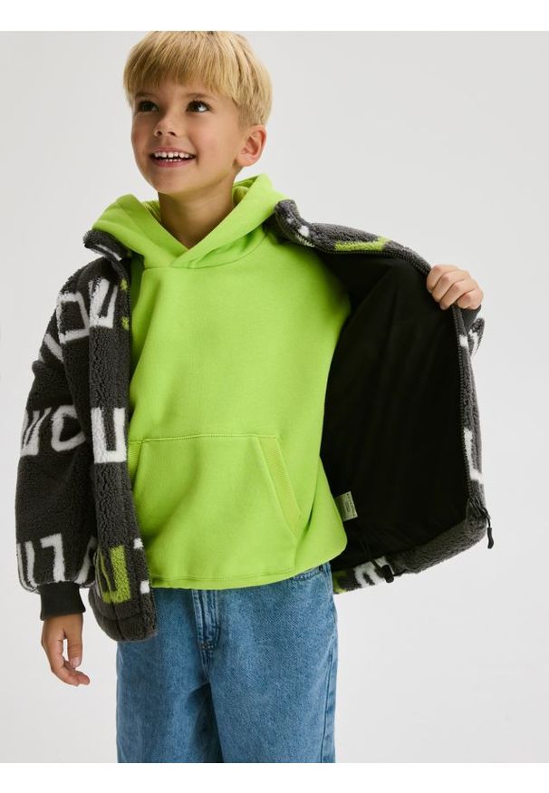 Reserved - Bluza oversize z kapturem - zielony. Typ kołnierza: kaptur. Kolor: zielony. Materiał: dzianina, bawełna