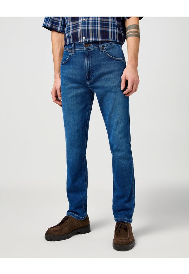 Wrangler - MESKIE SPODNIE WRANGLER LARSTON DANDELION SUMMER 112362458. Sezon: wiosna, lato. Styl: klasyczny