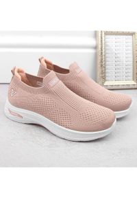 Buty sportowe damskie wsuwane różowe Vinceza 13592. Zapięcie: bez zapięcia. Kolor: różowy #8