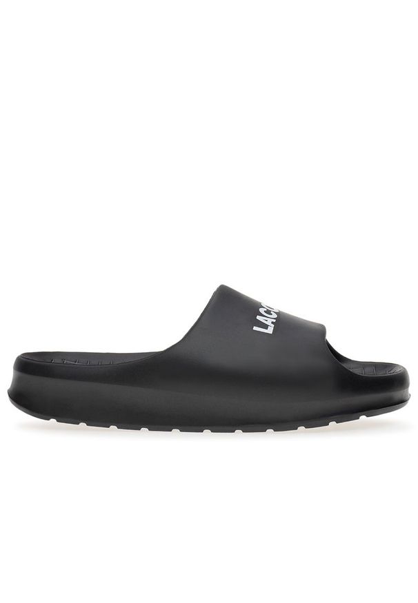 Klapki Lacoste Croco 2.0 Evo 747CMA0015-02H - czarne. Okazja: na plażę, na co dzień. Zapięcie: pasek. Kolor: czarny. Materiał: materiał, syntetyk. Szerokość cholewki: normalna. Wzór: aplikacja. Sport: pływanie