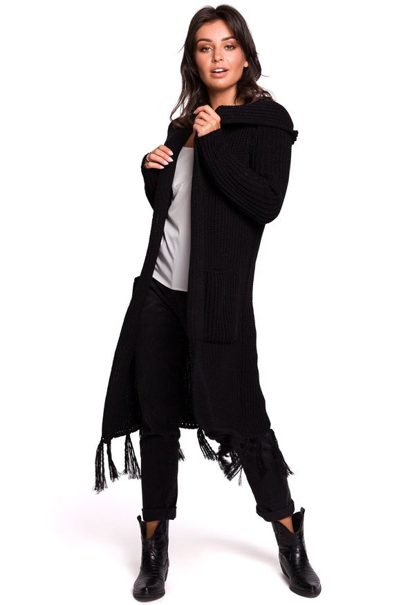 BE Knit - Długi sweter kardigan w stylu boho z frędzlami i kapturem. Typ kołnierza: kaptur. Materiał: materiał, akryl. Długość rękawa: długi rękaw. Długość: długie. Styl: boho