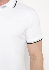 Born2be - Biała Koszulka o Fasonie Polo z Guzikami Timarie. Okazja: na spotkanie biznesowe. Typ kołnierza: polo. Kolor: biały. Materiał: dresówka. Styl: klasyczny, biznesowy, elegancki #7