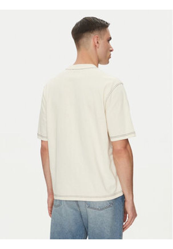 AMI PARIS - AMI Paris T-Shirt HTS029.JE0118 Beżowy Regular Fit. Kolor: beżowy. Materiał: bawełna