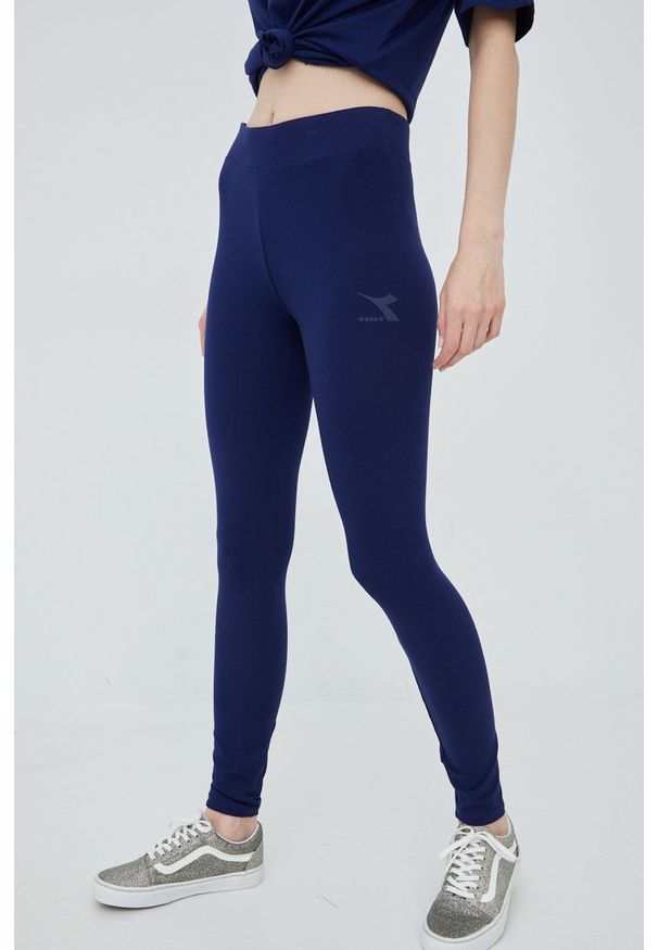 Diadora legginsy damskie kolor granatowy z nadrukiem. Kolor: niebieski. Materiał: bawełna. Wzór: nadruk