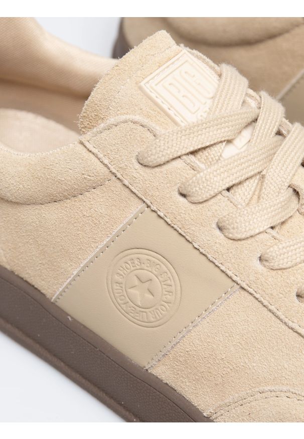 Big-Star - Sneakersy damskie ze skóry naturalnej zamszowej beżowe SS274689 801. Okazja: na co dzień. Kolor: beżowy. Materiał: skóra, zamsz. Szerokość cholewki: normalna