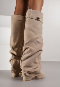 Born2be - Ciemnobeżowe Kozaki na Słupku z Marszczoną Cholewką Imitującą Nogawkę Rittia. Okazja: do pracy, na co dzień, na spotkanie biznesowe. Kolor: beżowy. Materiał: jeans. Szerokość cholewki: normalna. Obcas: na słupku. Styl: casual, elegancki, biznesowy #5