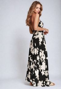 Born2be - Czarno-Biała Rozkloszowana Sukienka z Wiskozy na Ramiączkach w Kwiaty Nansora. Okazja: na co dzień. Kolor: czarny. Materiał: wiskoza. Długość rękawa: na ramiączkach. Wzór: kwiaty. Styl: casual, elegancki #4