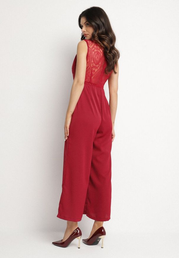 Born2be - Bordowy Kombinezon Bez Rękawów z Szeroką Nogawką i Siateczkowymi Zdobieniami Nalavie. Okazja: na co dzień, na imprezę. Kolor: czerwony. Materiał: skóra. Długość rękawa: bez rękawów. Wzór: aplikacja. Styl: casual, elegancki