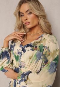 Renee - Beżowo-Granatowa Rozkloszowana Sukienka Maxi w Abstrakcyjny Wzór z Guzikami Tiritta. Kolor: beżowy. Wzór: aplikacja, nadruk. Długość: maxi