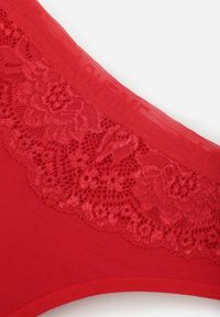 Renee - Czerwone Majtki Typu Stringi z Bawełną i Koronką Zeliche. Kolor: czerwony. Materiał: bawełna, koronka. Wzór: koronka #2